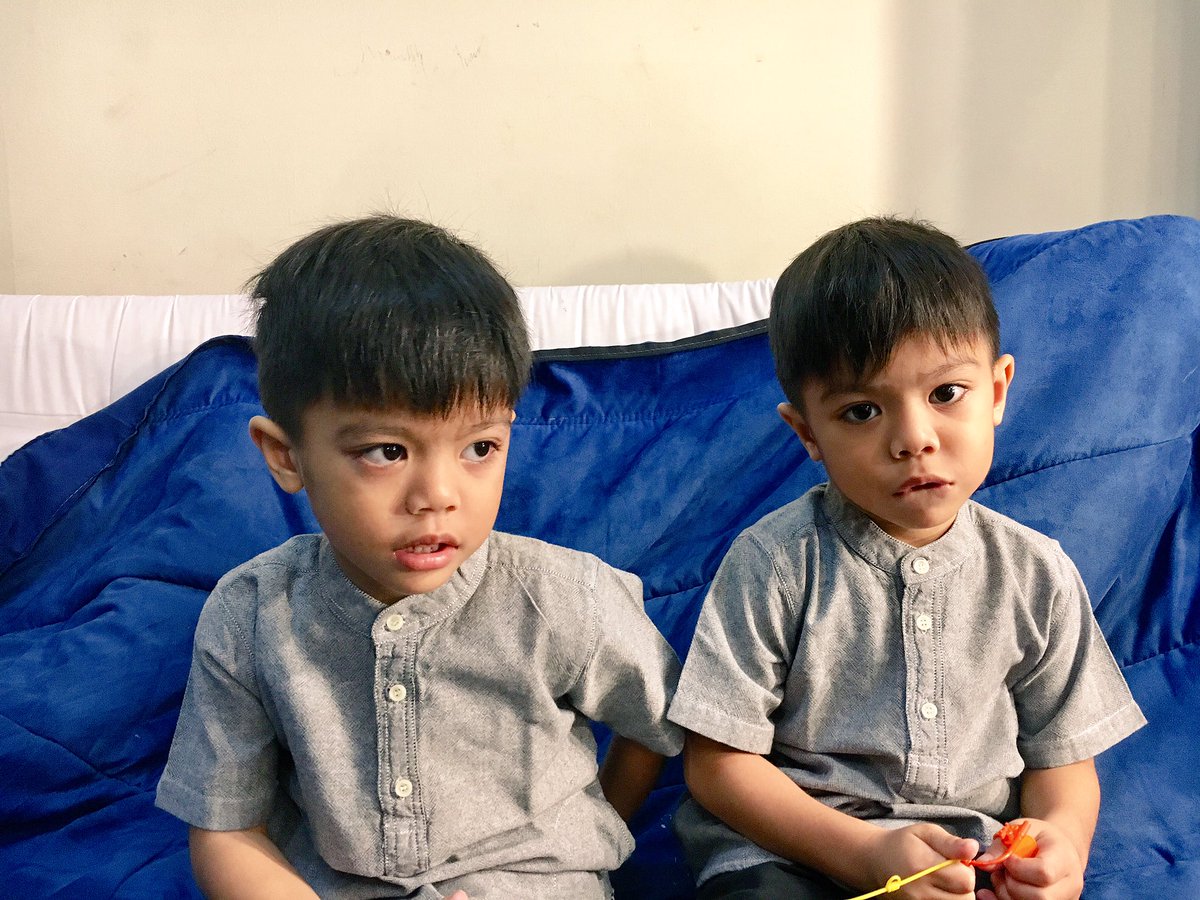 Anak Kembar Yang Hobi Eksis Di Instagram